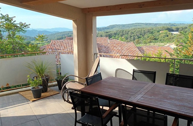 ROGNES, Luberon / Ventoux view