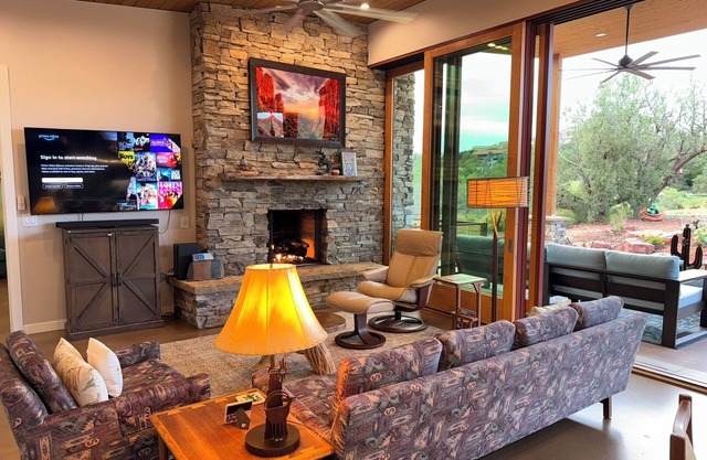 Rojo Retreat Sedona - 2 bedrooms, 1.5 bathrooms - Sleeps 4 FREE Red Rock Pass