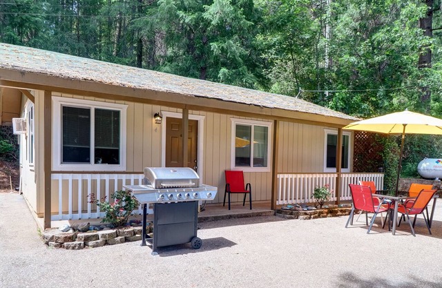 Rollins Lakeside Inn & Resort - 2-Bedroom Cabins