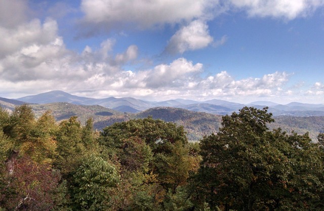 Romance with this Gorgeous Mnt View’ minutes to downtown Boone , Gated community