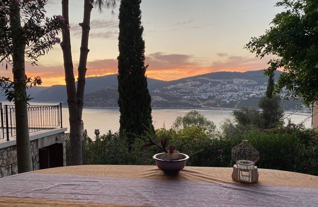 Romantic 1 bedroom villa with stunning Kalkan view and private garden