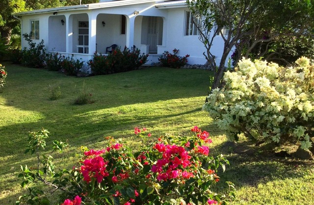 Romantic Cottage with fabulous views over the Caribbean Sea to the islands