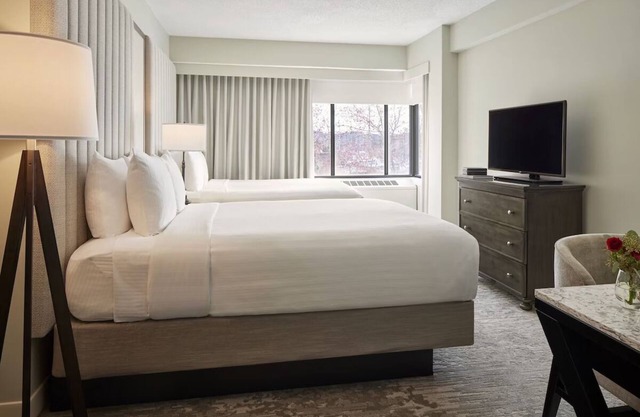 Romantic DC Escape | 2 Modern Units Close to Historical Attractions!