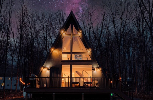 Romantic Getaway : Lakeview A-Frame : Hot Tub