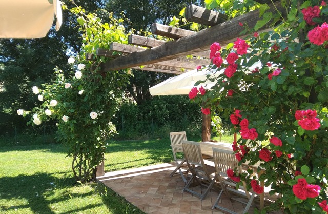 Romantic Hideaway with Spectacular Views, Pool, and Wood-Fired Hot Tub.