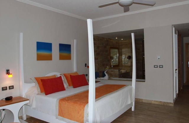 Romantic Luxury Beachfront Condo