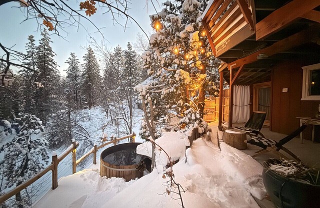 Romantic Oasis: Private hot tub, Sauna and intimacy awaits you