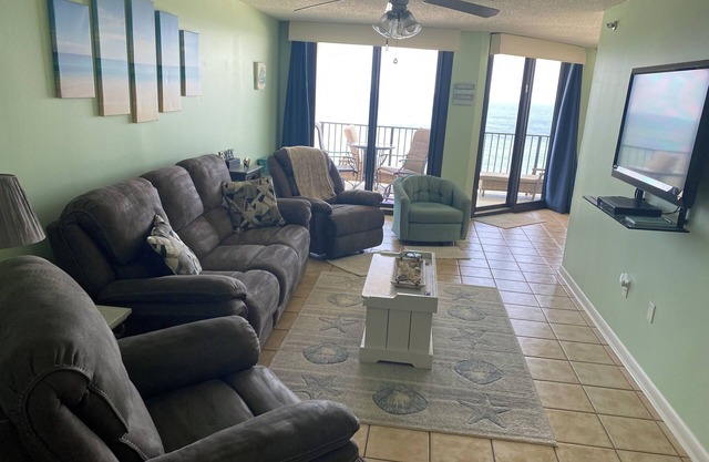Romantic One-bedroom Condo in Orange Beach - Beautiful Gulf-front Views.