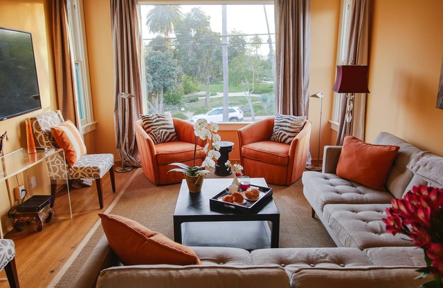 Romantic peaceful luxury overlooking Alice Keck Park in Downtown Santa Barbara