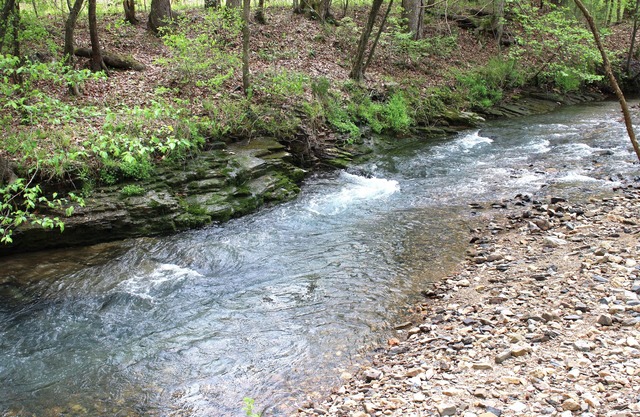 Romantic Red Cabin by the creek. A very quiet relaxing getaway Book Now!