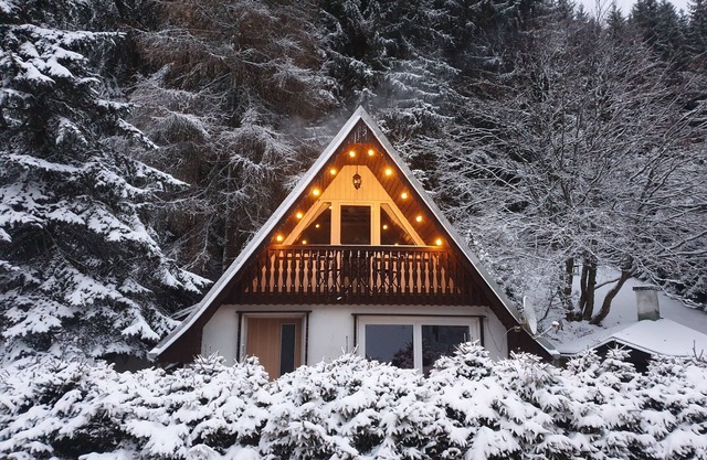 Romantic retreat: peace and quiet + time out in nature - with garage, pavilion