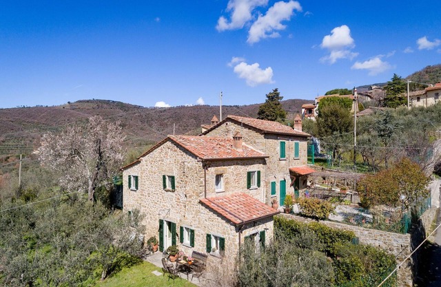 Romantic Retreat with Pool