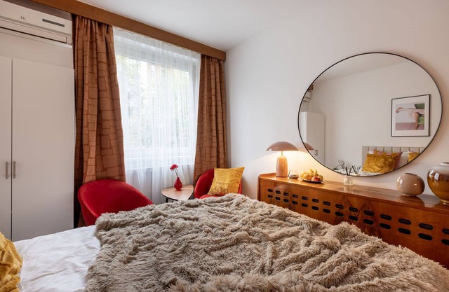 Romantic sweet sixties hideaway