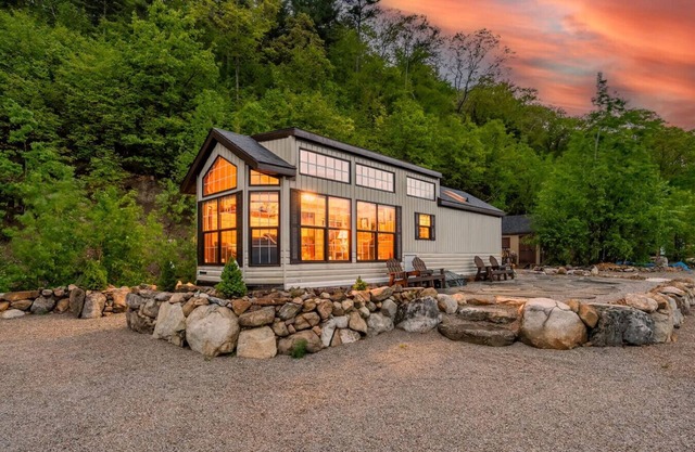 Romantic Tiny w/Epic Views | Fire Pit