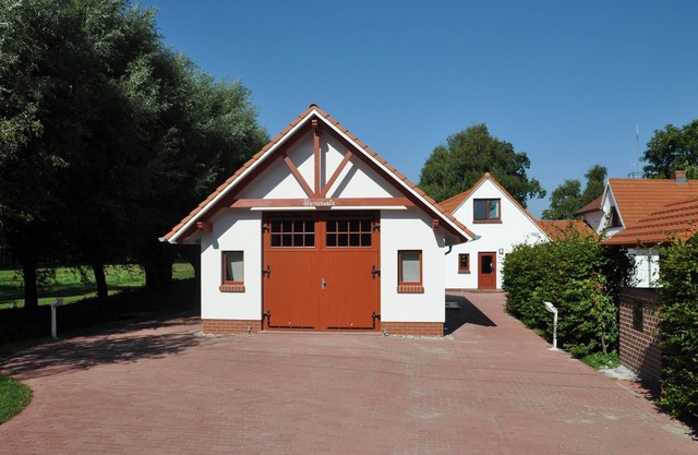 Romantic vacation home on the water with a dream view of the Fischland peninsula