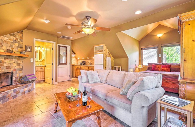 Romantic Yosemite/Bass Lake Retreat w/Mtn Views!