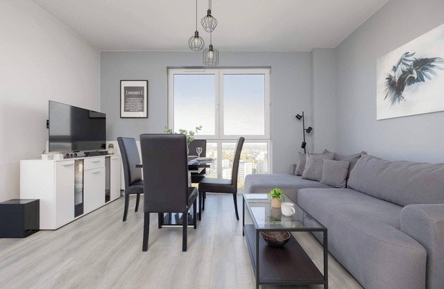 Rondo Wiatraczna 412 Warsaw | Skyview Apartment | Parkining & Balcony