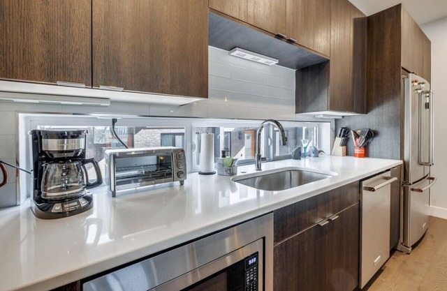 Roof Top Deck w Views, Walk to Empower Field