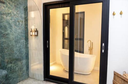 Rooftop Couples Suites at Ocean Park Beach Club