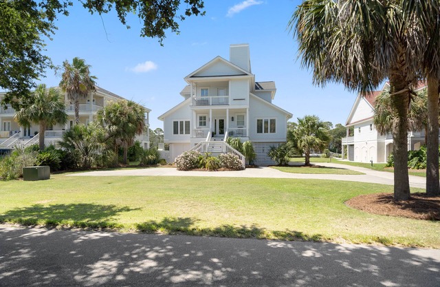 Rooftop Deck w/360 views just across from beach access