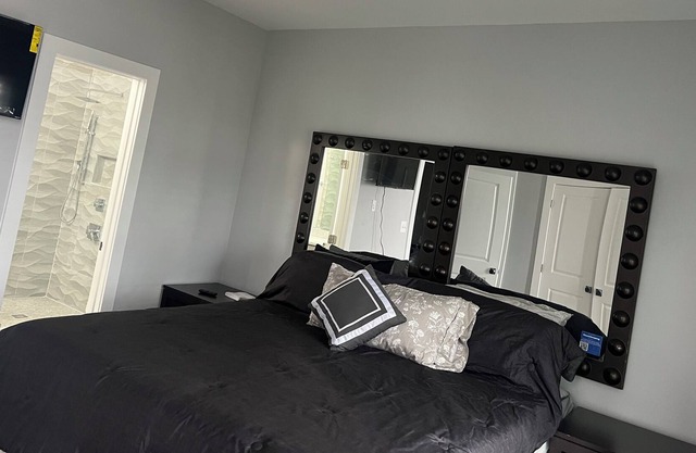 Rooftop Townhome in the Heart of the City! Centrally located 5mins from Dwntown!