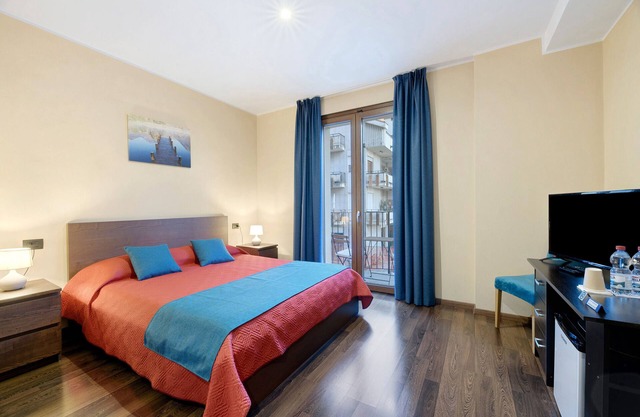 Room '1' with Lake View, Wi-Fi and Air Conditioning