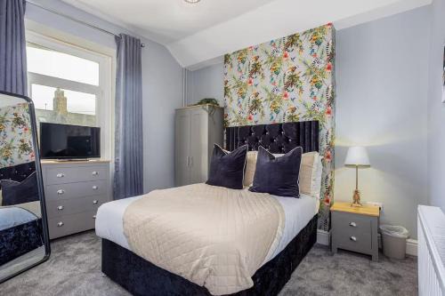Room 2, 23 Deganwy Avenue