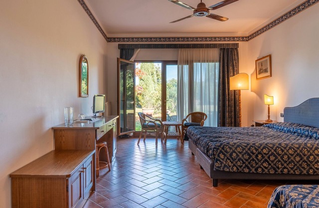 Room '60 H Fattoria Degli Usignoli' with Shared Pool, Wi-Fi and Air Conditioning