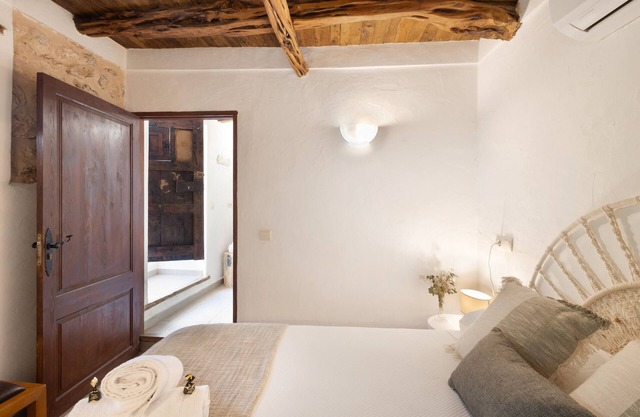 Room 'Almendro' with Mountain View, Wi-Fi and Air Conditioning