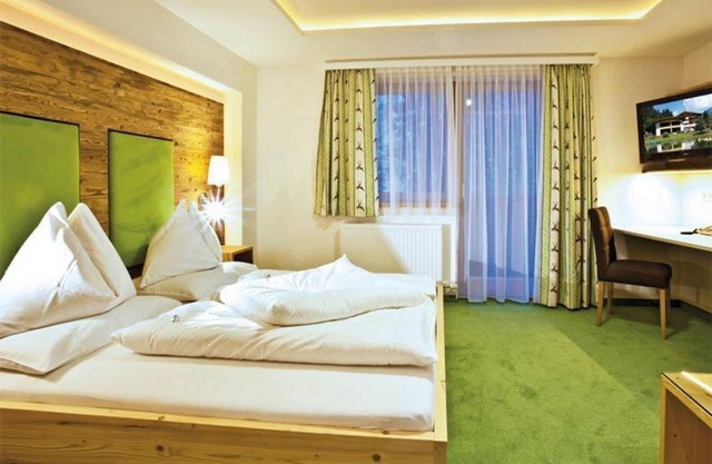 Room "Dachstein with balcony", 1-3 nights - Landhotel Alpenhof