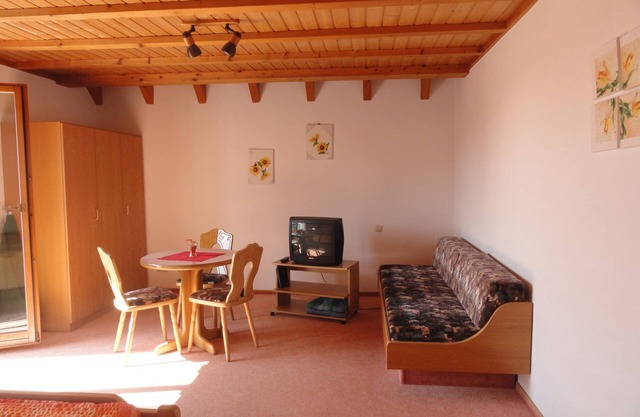 Room 'Dreibettzimmer Mit Dusche Und Wc 2' with Balcony and Wi-Fi