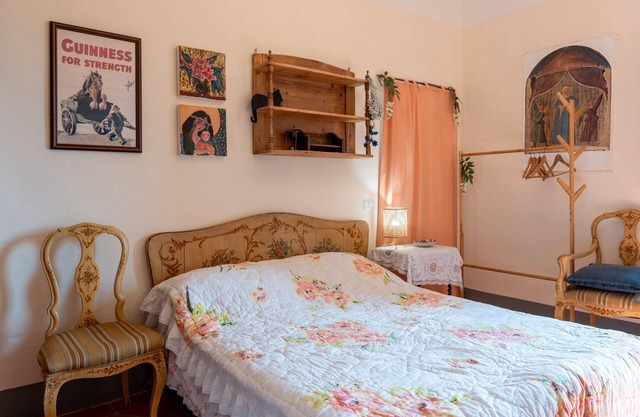 Room 'Queen' with Balcony, Wi-Fi and Air Conditioning