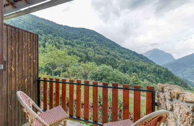 Room 'Room 3' with Mountain View and Balcony