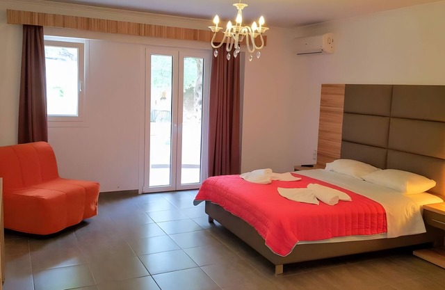 Room "Studio" with Shared Terrace, Wi-Fi and Air Conditioning