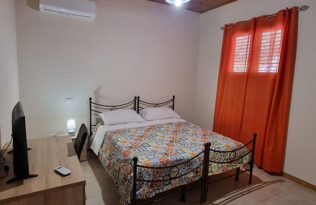 Room with breakfast included in cottage Holiday home in Palmi Pietrenere.