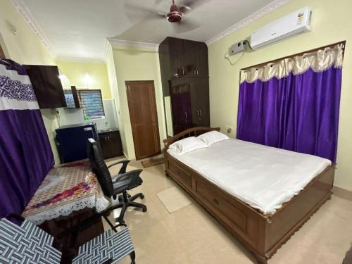 Room with king size bed