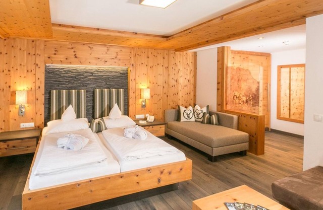 Room "Zirbenstein with east-facing balcony", 1-3 nights - Landhotel Alpenhof