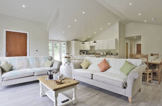 Roosters Rest - Ten Bedroom House, Sleeps 20