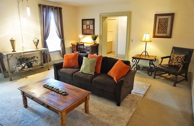 Roscoe Retreat in Heart of Historic Roscoe Village