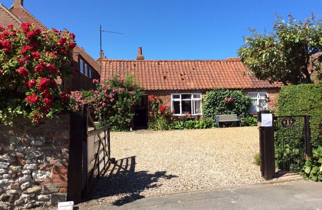Rose cottage 500yds from the sea.