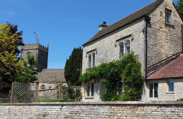 Rose Cottage, Rodborough - sleeps 6 guests in 3 bedrooms