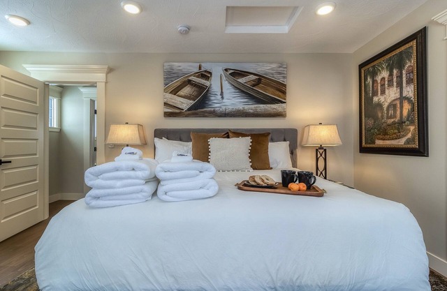 Rose Street Retreat- 2 blocks from downtown- Dog Friendly