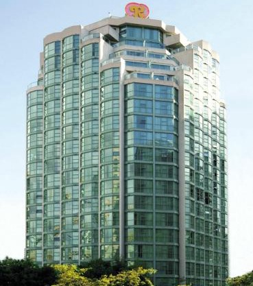 Rosedale on Robson Suite Hotel