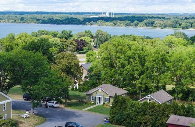 Rosehill Cottage Lake Views & Mansion Grounds