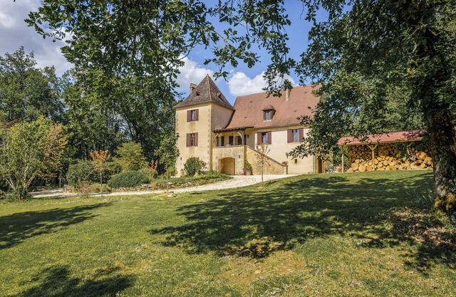 Rosepeche, a beautiful villa with a castle feel