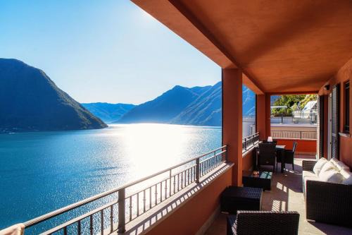 Rosso Sunset - by MyHomeInComo