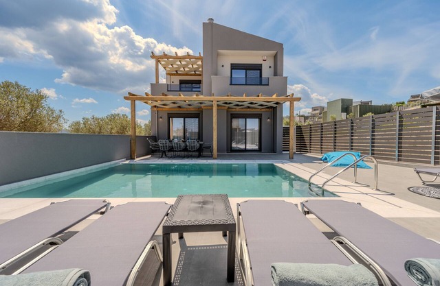 Rosy pair,private pool & jacuzzi near waterpark & Beach