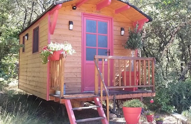 Roulotte romantique avec piscine en Cévennes
