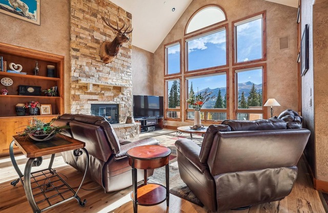 Rounds Retreat: Ski Area Views and Private Ski Shuttle!