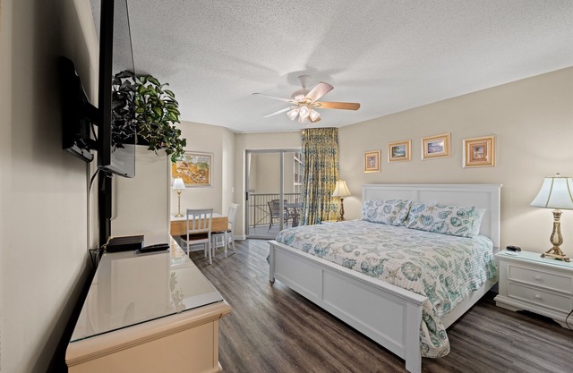 Royale Palms 1005H Oceanview Studio w/Pool & Beach